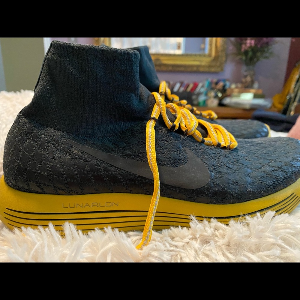 NIKE basketball shoes